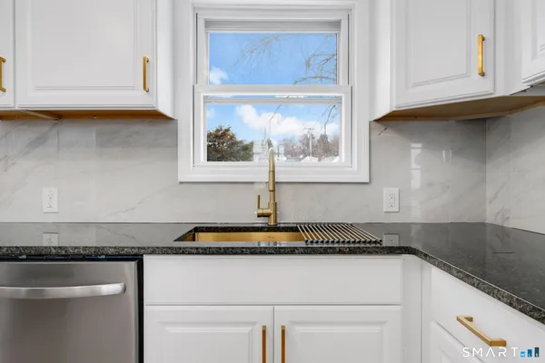 $450,000 | 52 Vineyard Road, North Haven, CT 06473