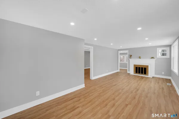 $450,000 | 52 Vineyard Road, North Haven, CT 06473