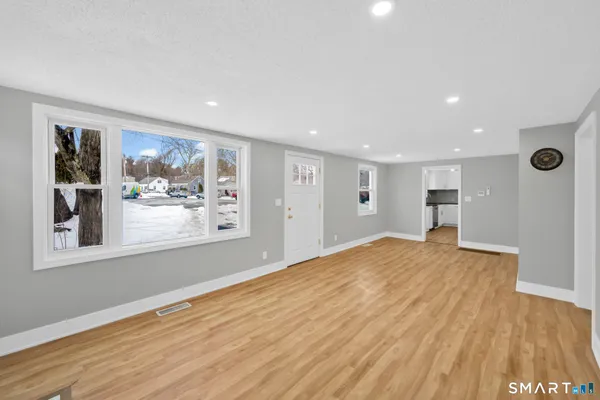 $450,000 | 52 Vineyard Road, North Haven, CT 06473