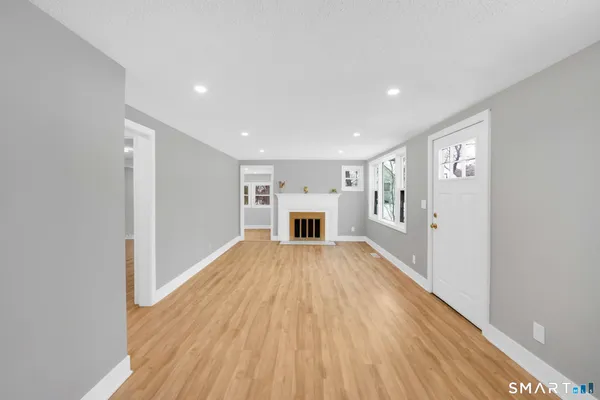$450,000 | 52 Vineyard Road, North Haven, CT 06473
