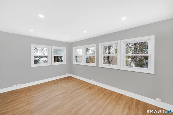 $450,000 | 52 Vineyard Road, North Haven, CT 06473