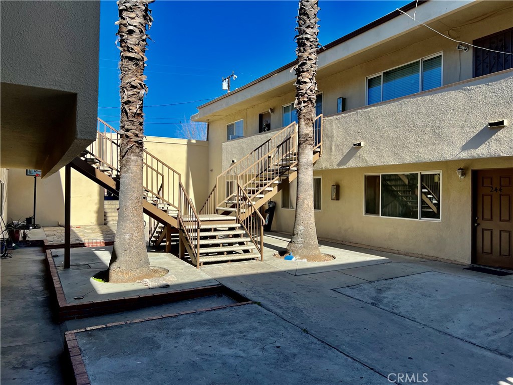 242 West Jackson Street Rialto, CA 92376 - Photo 4 of 15