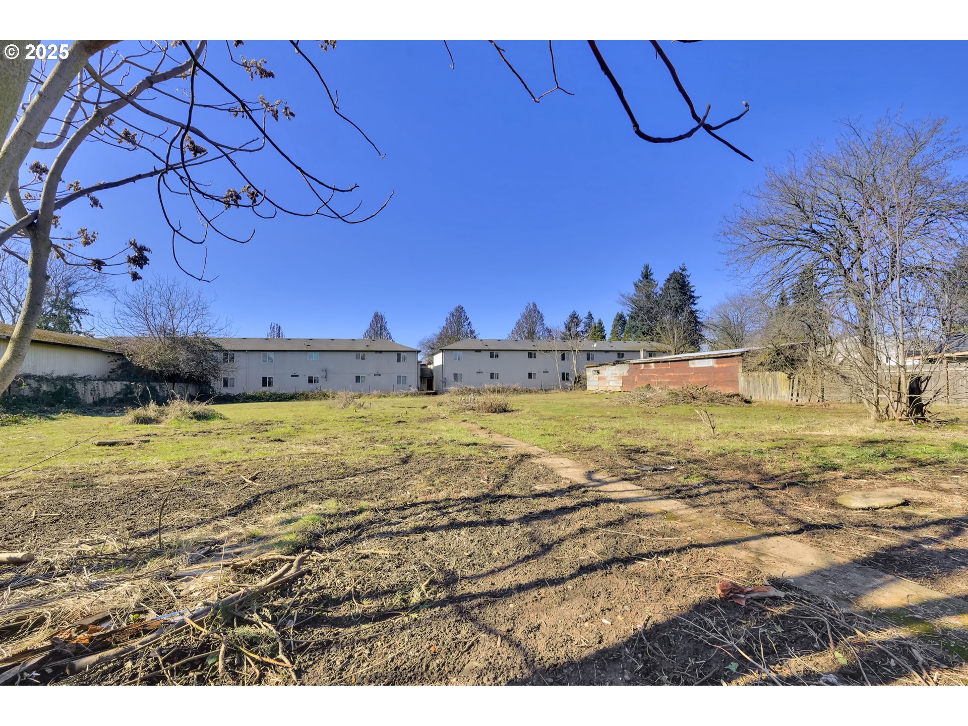 168 North Cleveland Street Eugene, OR 97402 - Photo 2 of 40 a view of an ocean and a houses