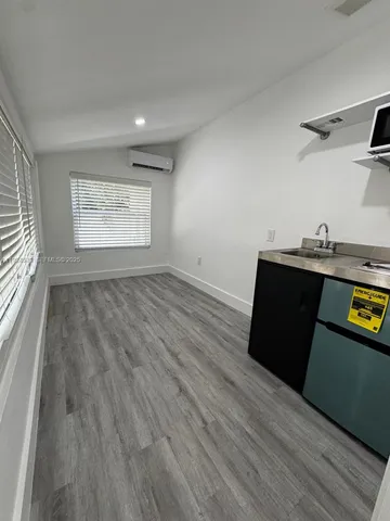 $900 | 525 Northwest 91st Street, Unit 2, Miami, FL 33150