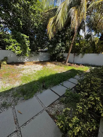 $900 | 525 Northwest 91st Street, Unit 2, Miami, FL 33150