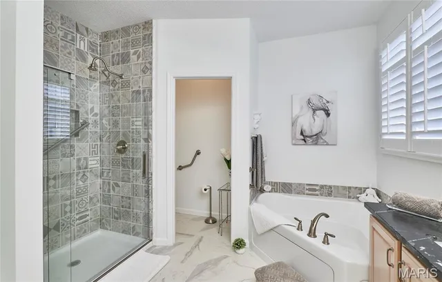 $569,995 | 328 Seahawk Drive, Lake St. Louis, MO 63367