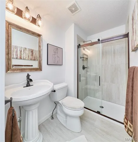 $569,995 | 328 Seahawk Drive, Lake St. Louis, MO 63367