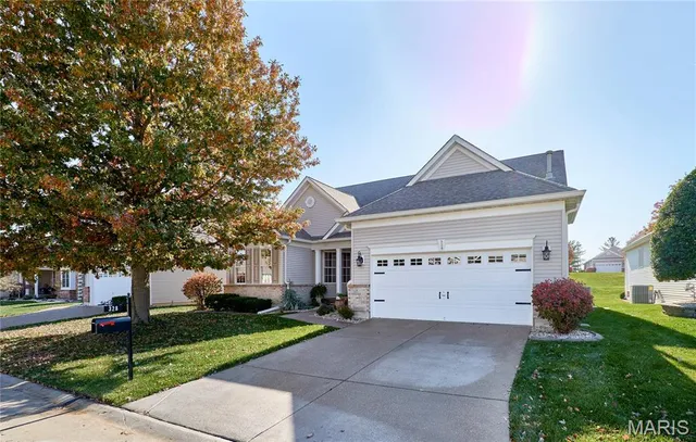 $569,995 | 328 Seahawk Drive, Lake St. Louis, MO 63367