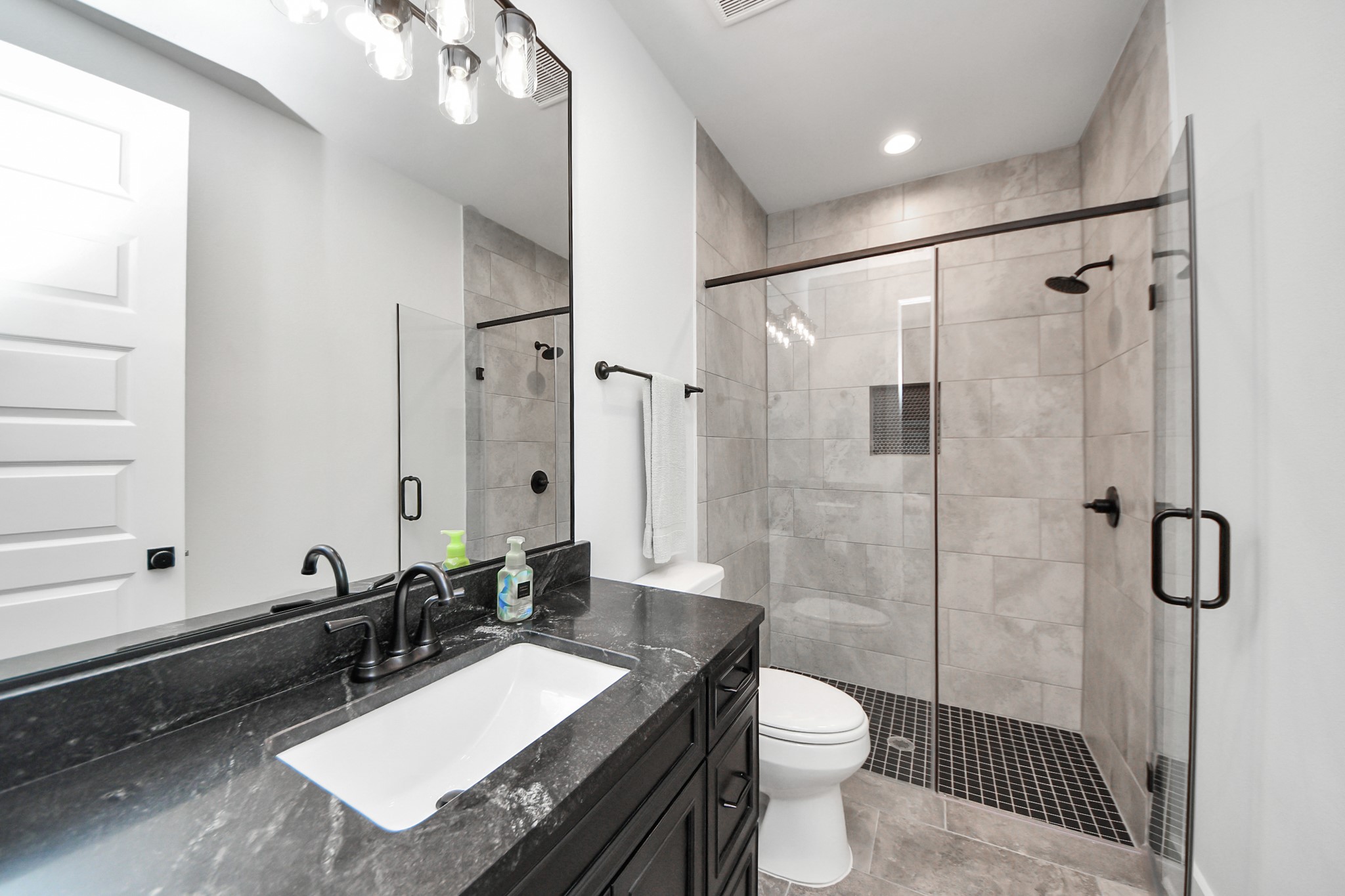 12784 Oak Barrel Road Willis, TX 77378 - Photo 22 of 28 Main Home Laundry Room