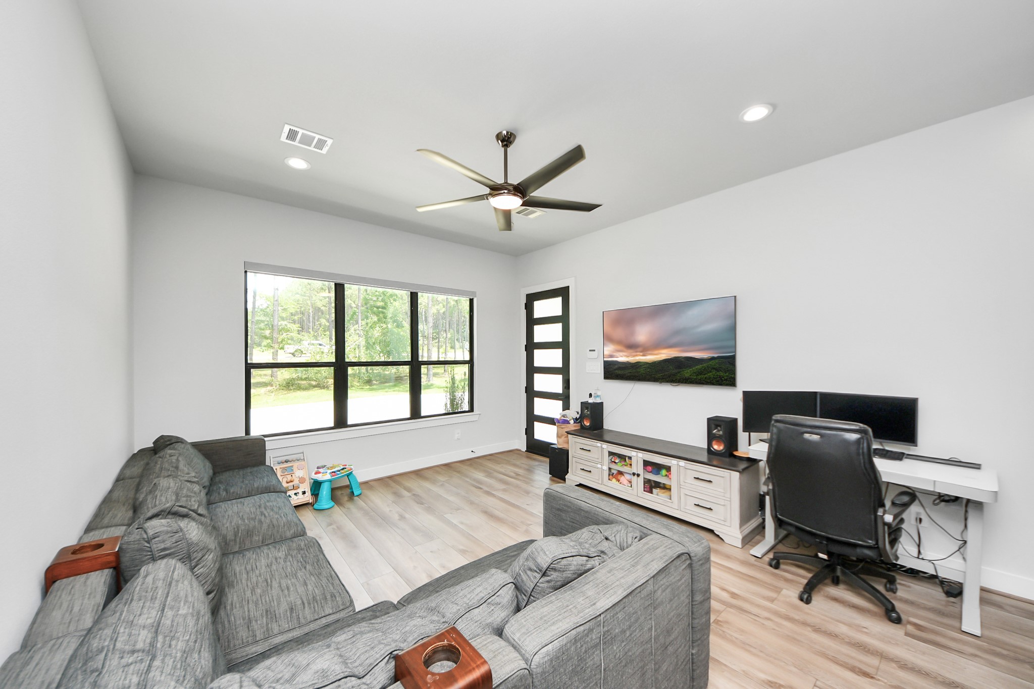 12784 Oak Barrel Road Willis, TX 77378 - Photo 26 of 28 Casita Living Room