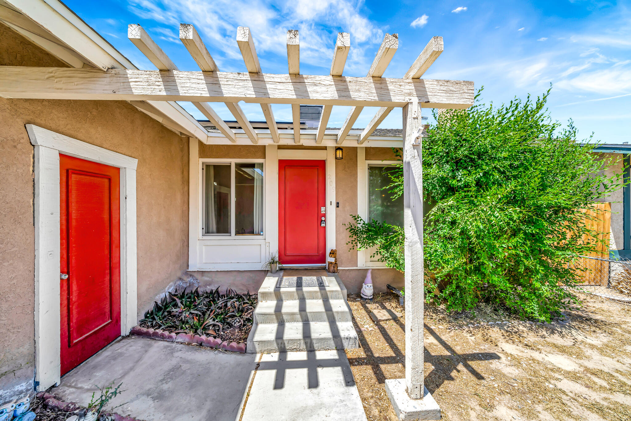 209 North Sunland Drive Ridgecrest, CA 93555 - Photo 3 of 51 a front view of a house