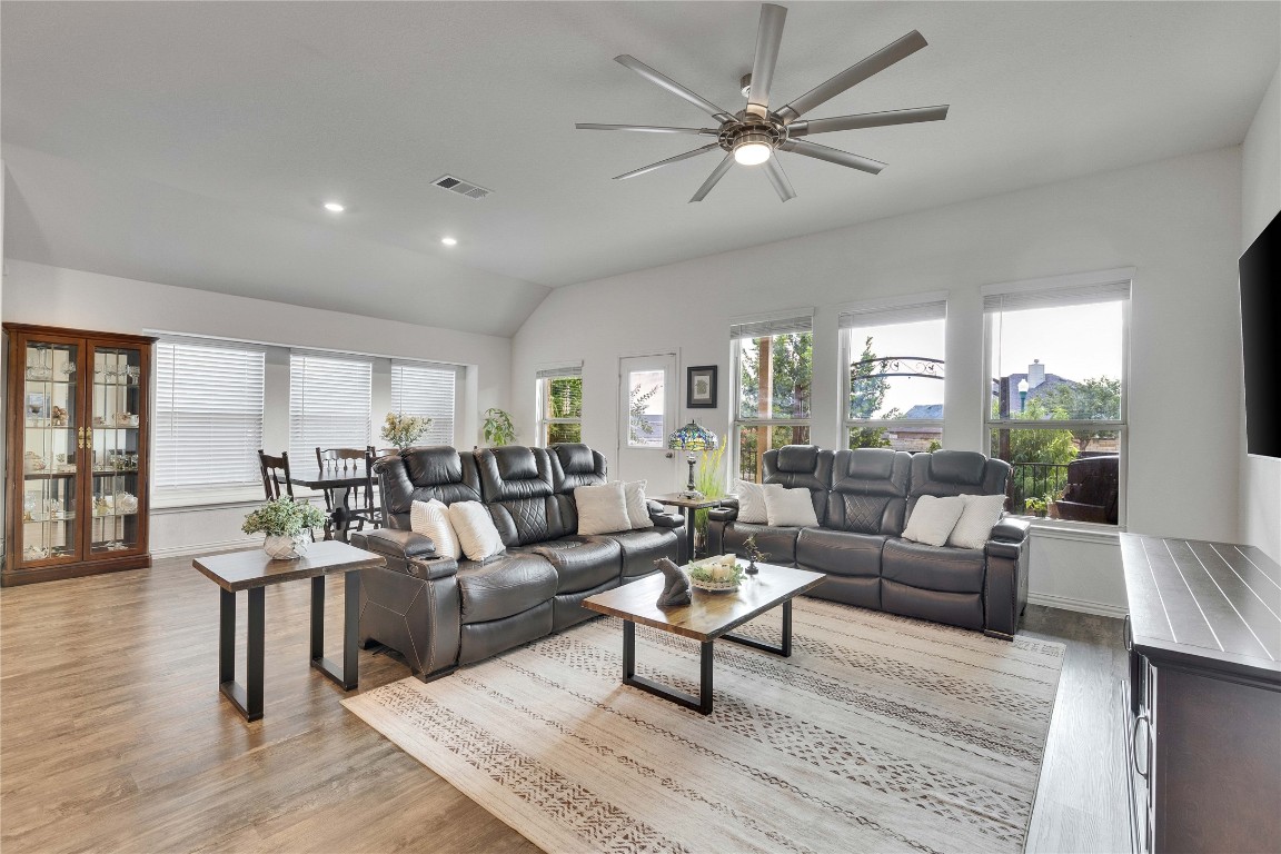 1312 Terrace View Drive Georgetown, TX 78628 - Photo 2 of 40 a living room with furniture