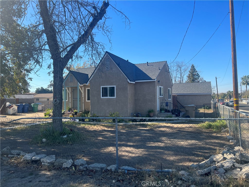2232 North Baker Street Bakersfield, CA 93305 - Photo 1 of 1 a front view of house with yard
