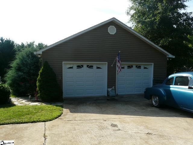 300 Hampton Road Liberty, SC 29657 - Photo 6 of 22
