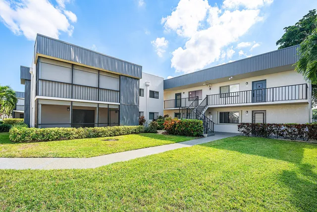 $215,000 | 15036 Ashland Lane, Unit 43, Delray Beach, FL 33484