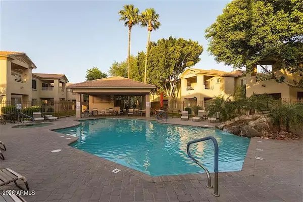 $348,500 | 7401 West Arrowhead Clubhouse Drive, Unit 1025, Glendale, AZ 85308