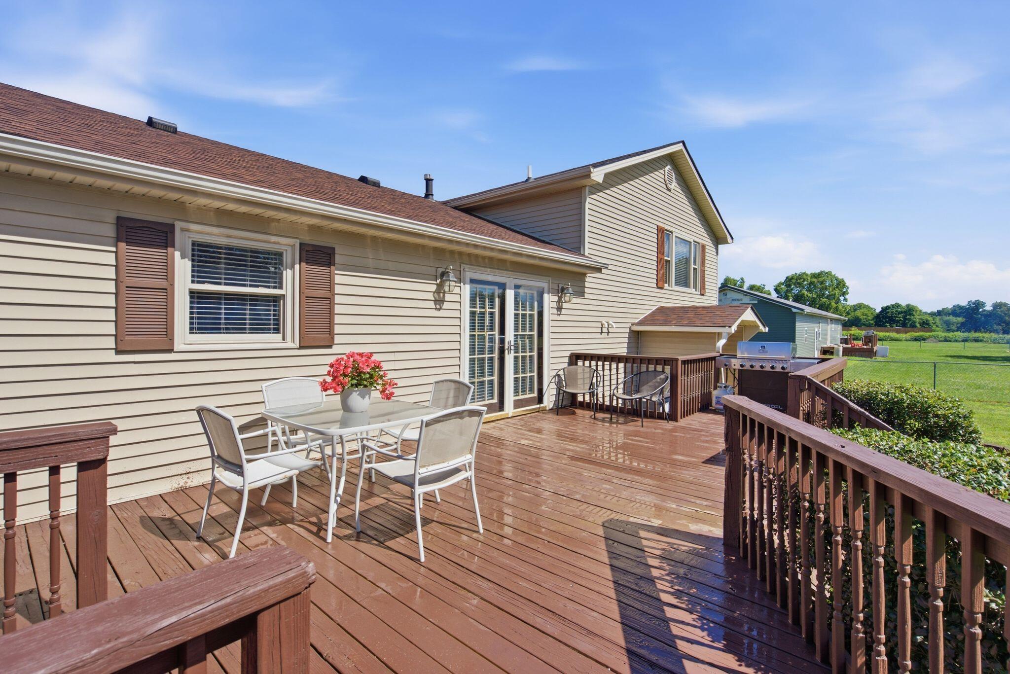 1558 Keith Road Hodgenville, KY 42748 - Photo 32 of 41 Deck