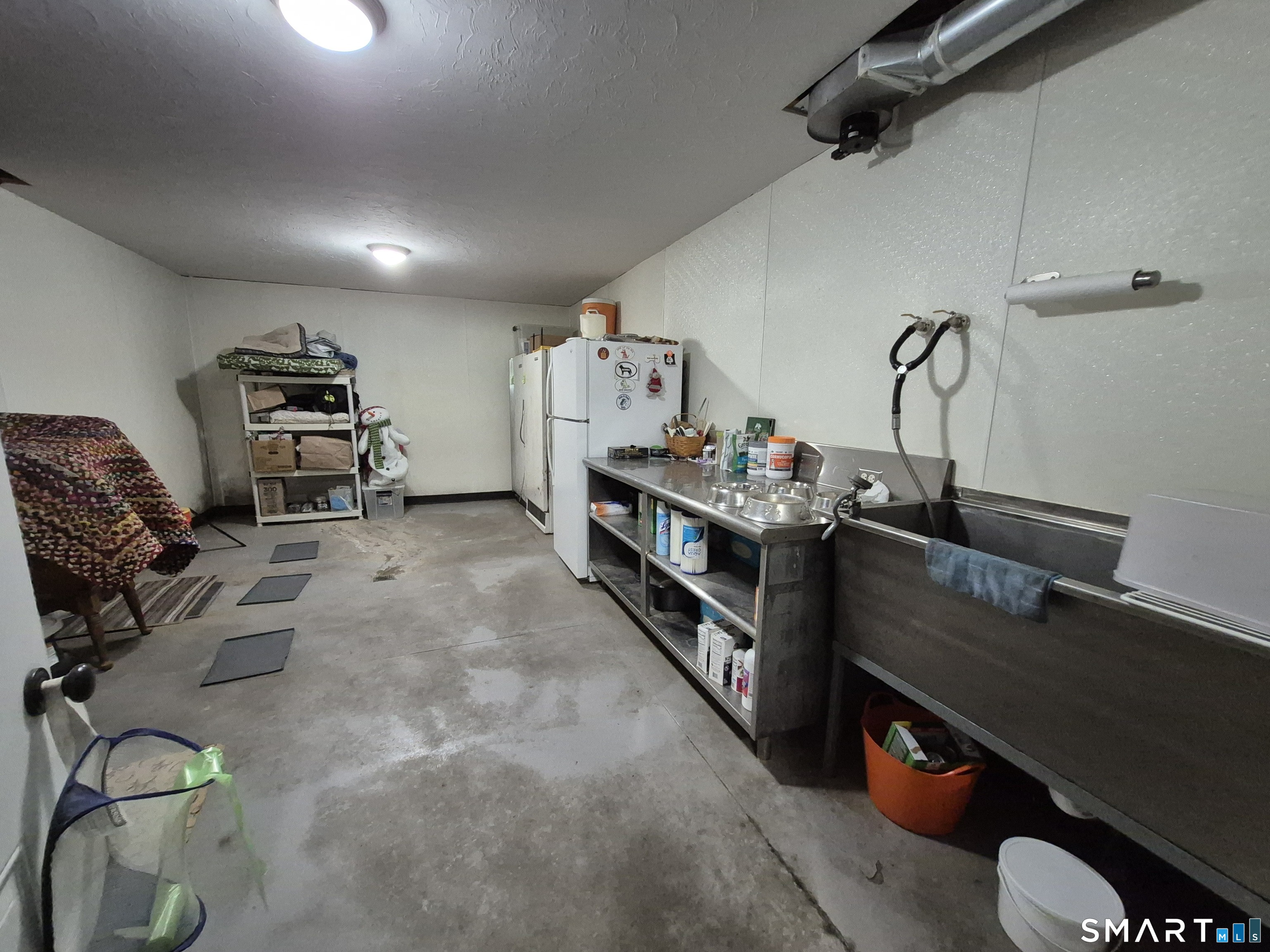 46 Cemetery Road Canterbury, CT 06331 - Photo 39 of 40 a living room with furniture