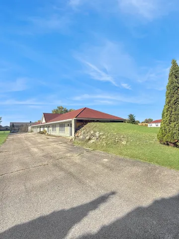 $2,500 | 33053 Pamrich Drive, Kingston, IL 60145