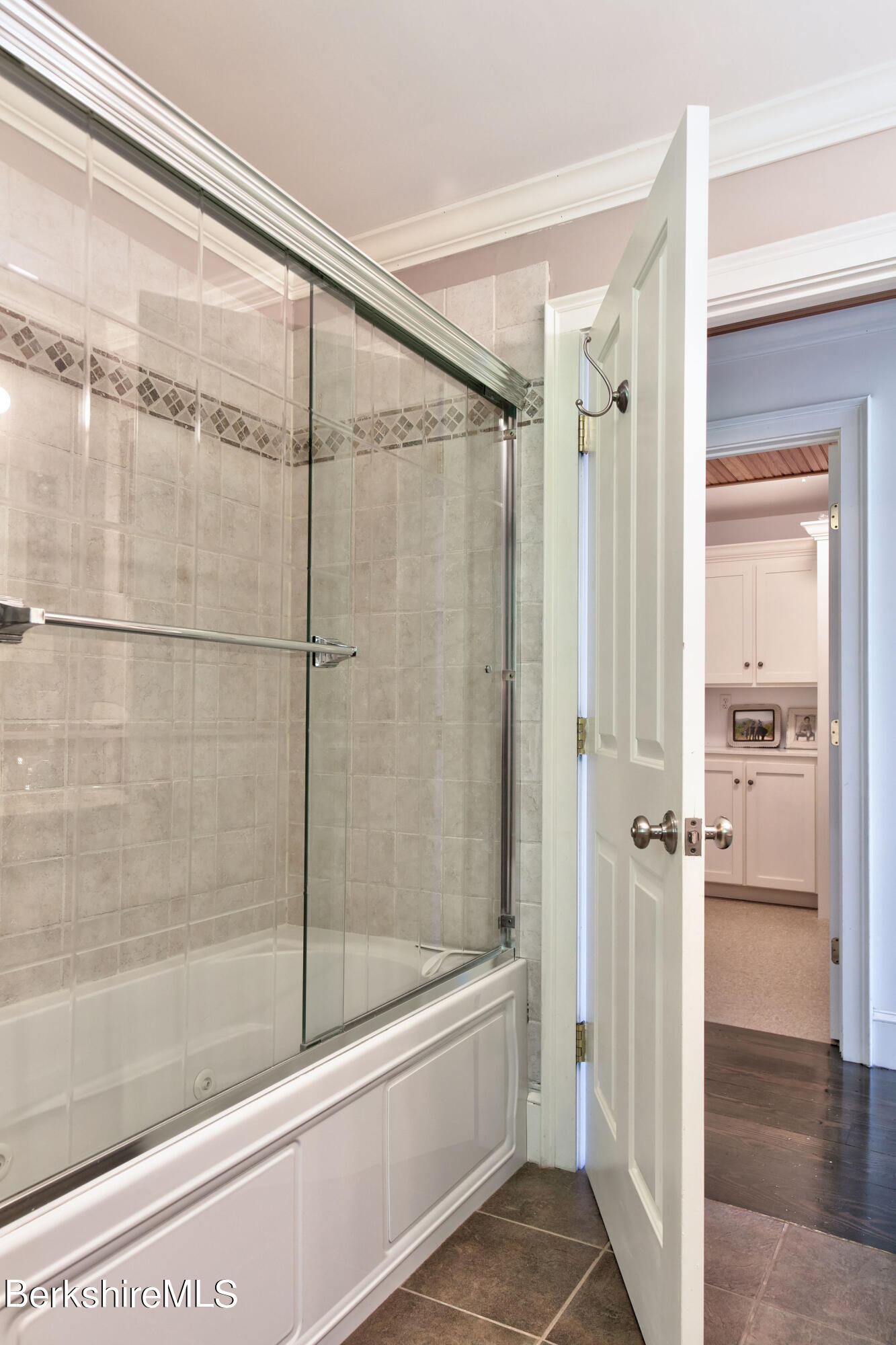 1076 County Road Sheffield, MA 01230 - Photo 25 of 38 Main Floor Bath with Jacuzzi Tub