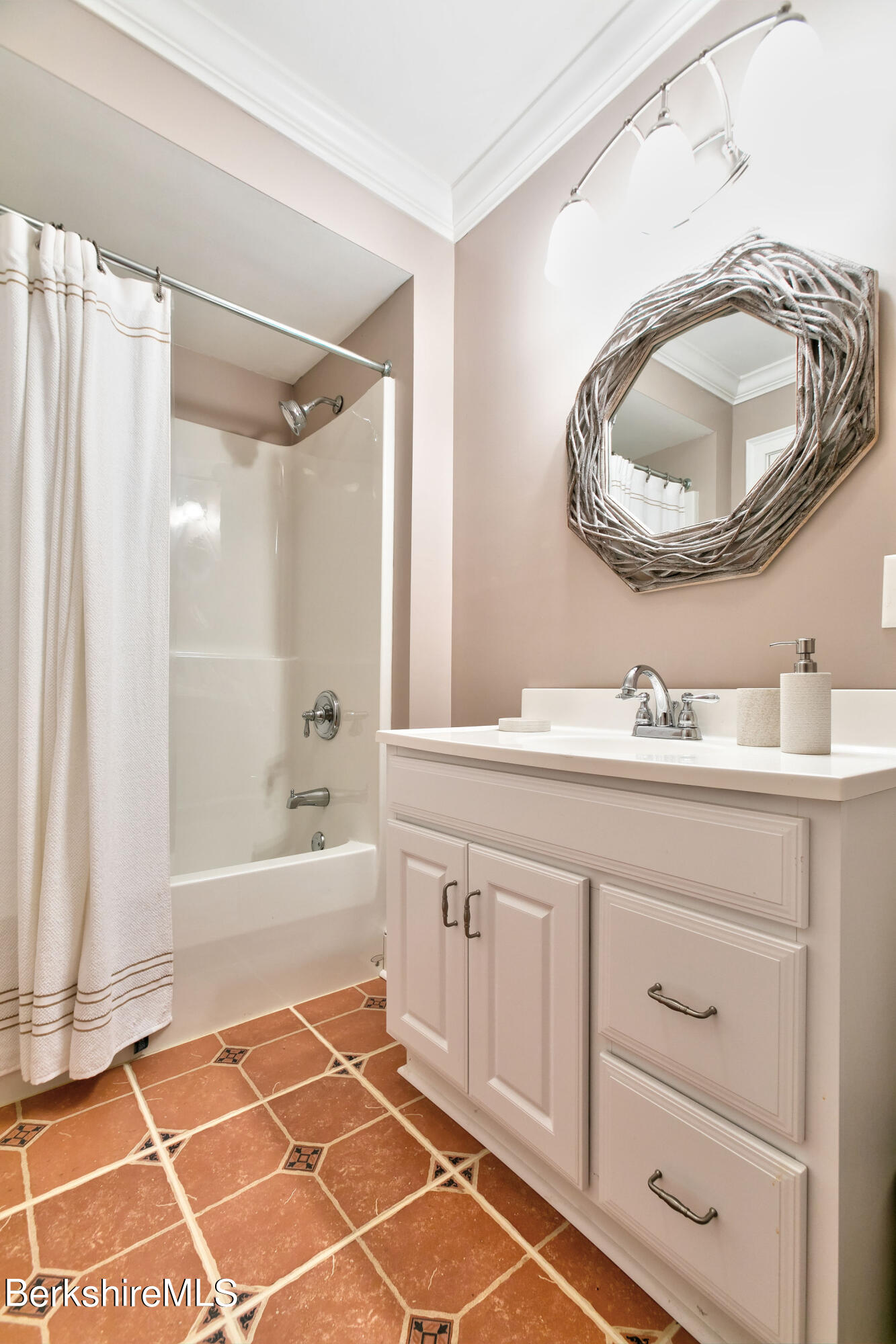 1076 County Road Sheffield, MA 01230 - Photo 30 of 38 Tub/Shower