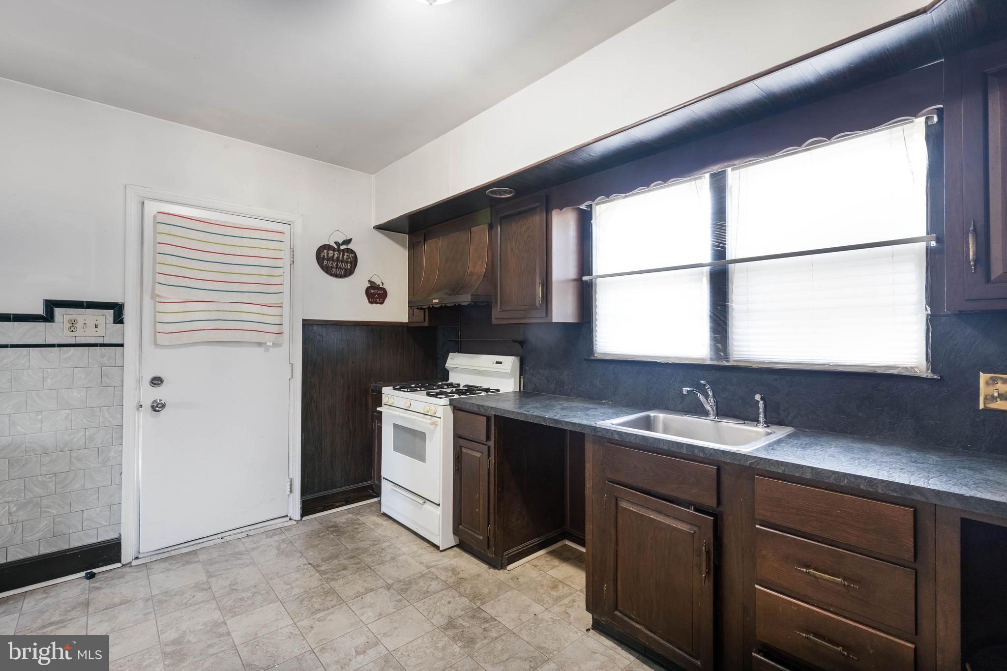 110 Riverside Drive Essex, MD 21221 - Photo 7 of 30