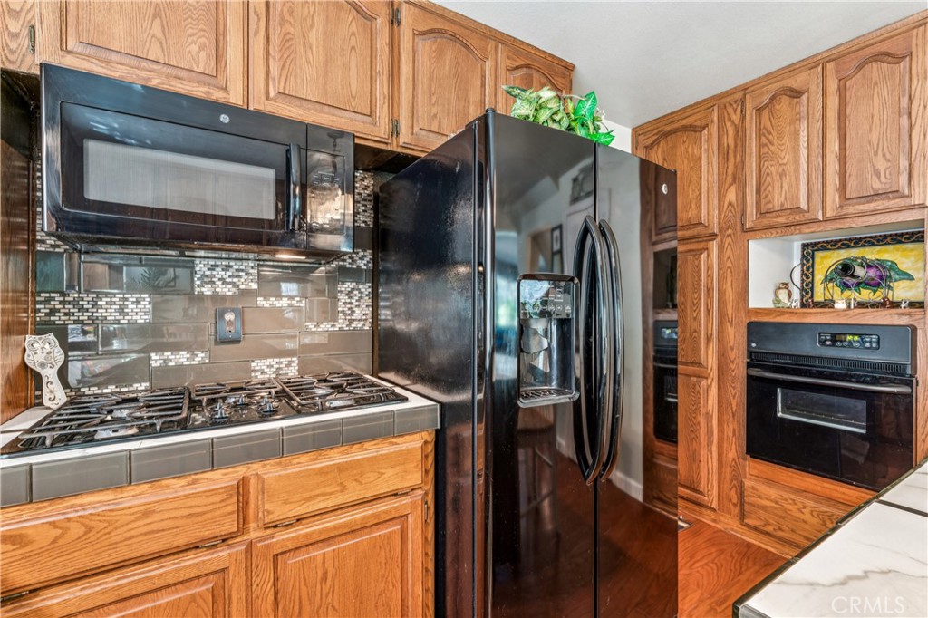 628 Grass Valley Road Lake Arrowhead, CA 92352 - Photo 14 of 64