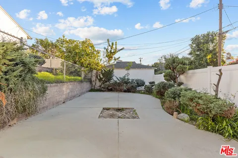 a view of a outdoor space