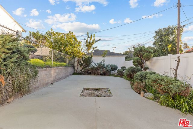 a view of a outdoor space