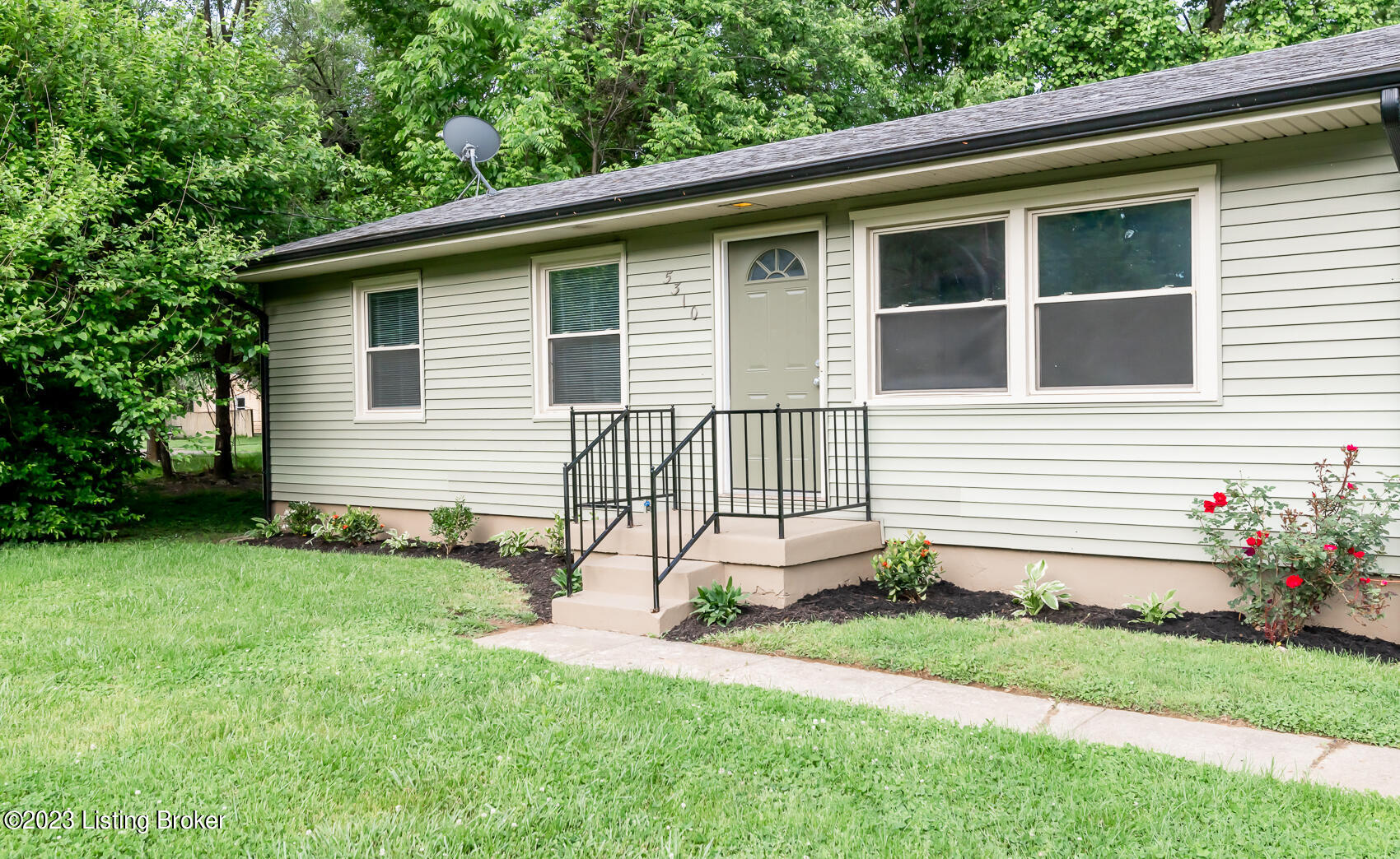5310 Red Leaf Road Louisville, KY 40218 - Photo 2 of 28 RLR-104