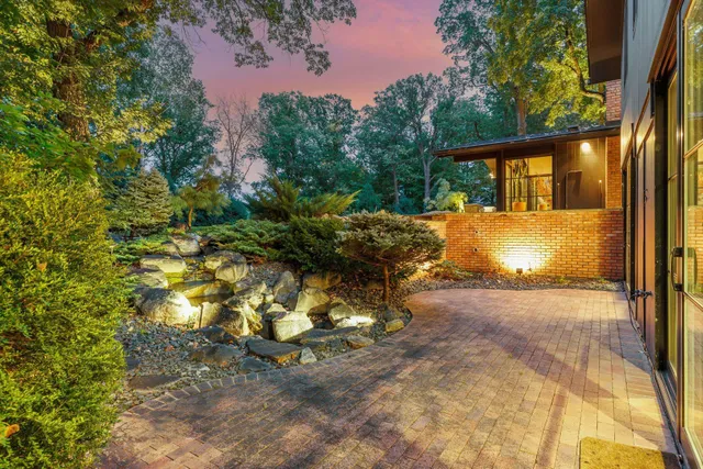 $2,995,000 | 20025 Manor Road, Shorewood, MN 55331