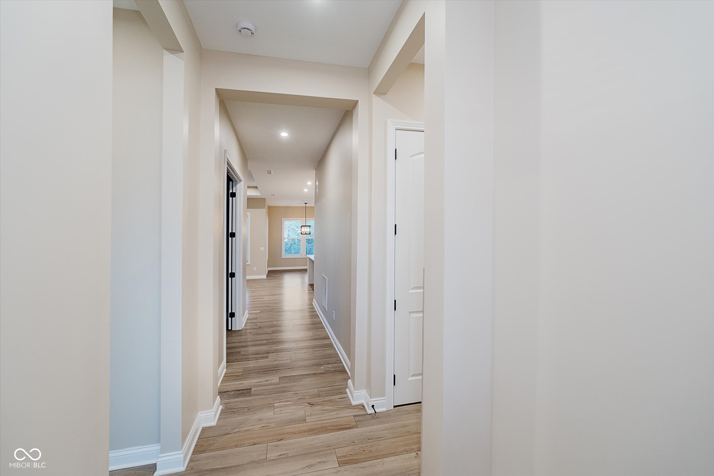 10725 Crum Court Fishers, IN 46037 - Photo 4 of 40