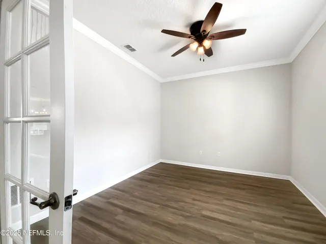 a view of room with a ceiling fan