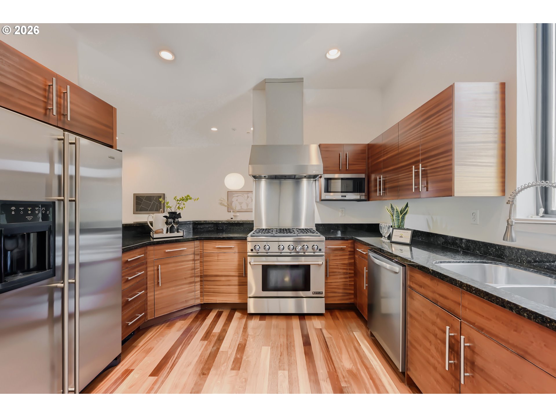 1616 Northwest Riverscape Street Portland, OR 97209 - Photo 12 of 34