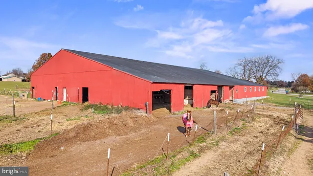 a view of a water fountain in front of a building