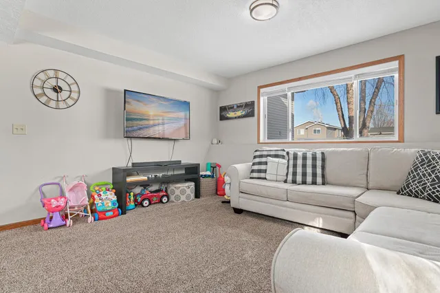 $375,000 | 326 Braeburn Drive, Shakopee, MN 55379