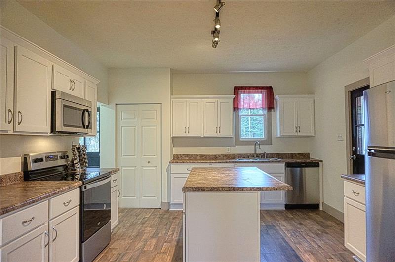 548 Great Belt Road Butler, PA 16002 - Photo 5 of 24 Fully equipped kitchen is ready for those gourmet meals!