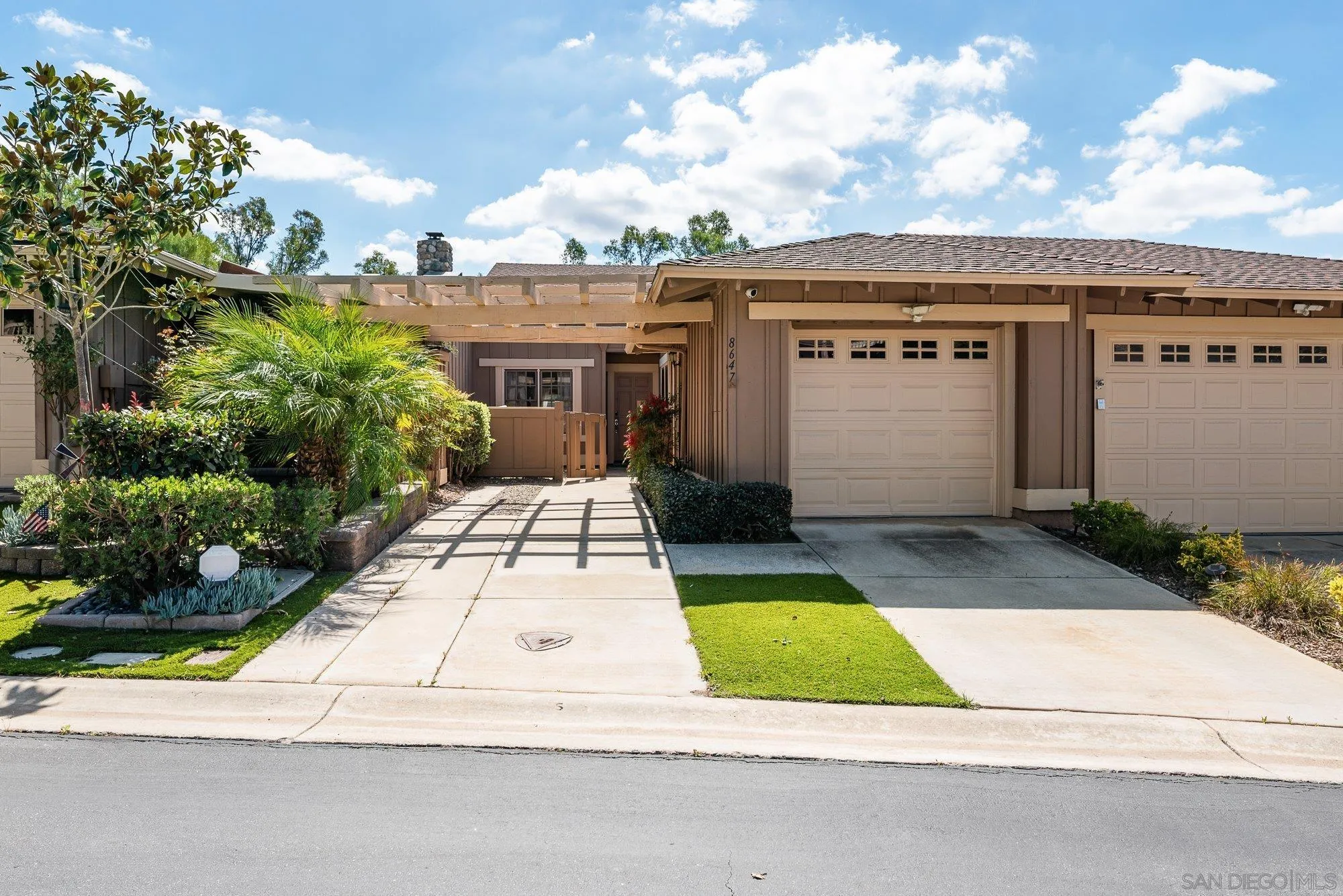 8647 Circle R Valley Lane Escondido, CA 92026 - Photo 5 of 39