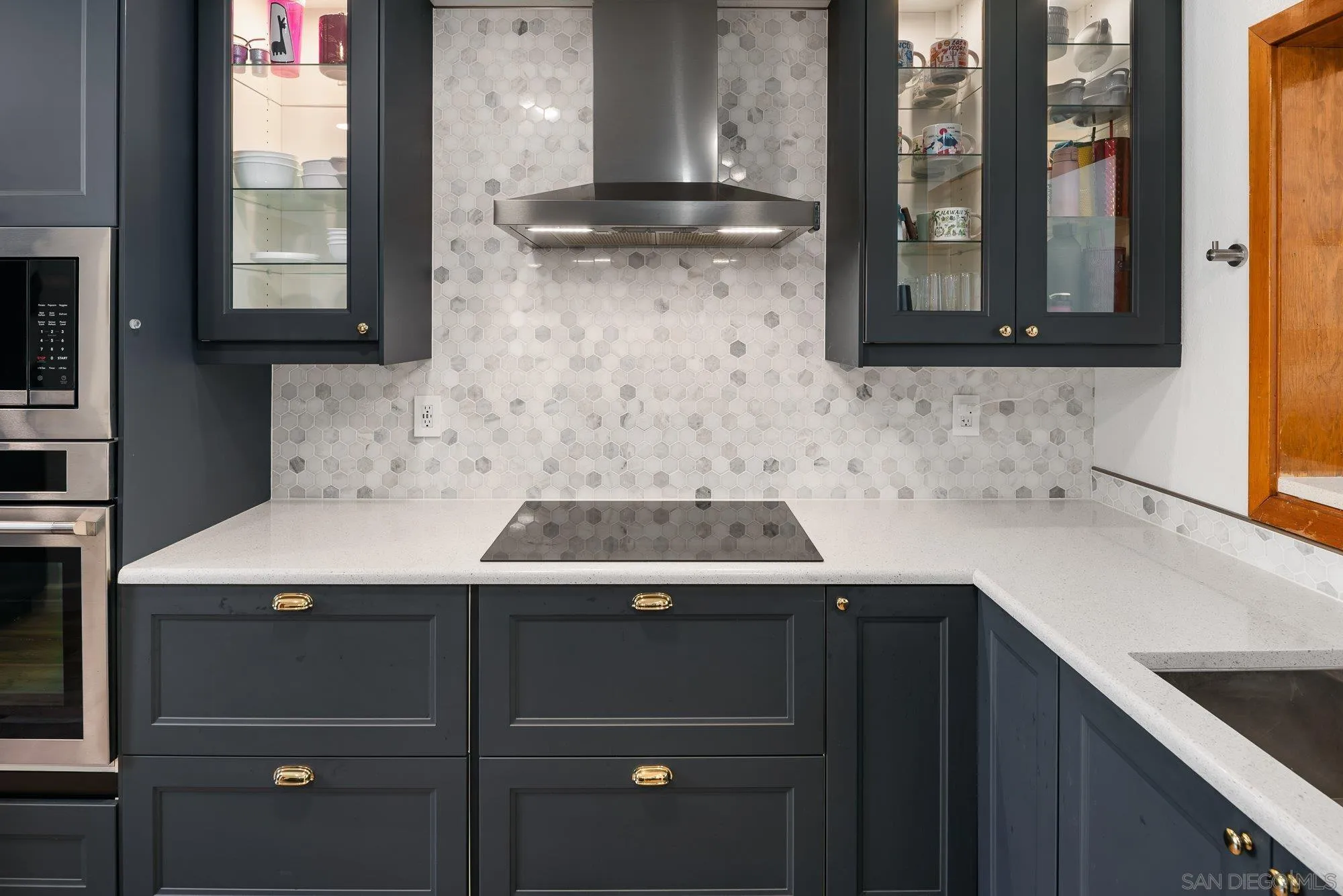 8647 Circle R Valley Lane Escondido, CA 92026 - Photo 10 of 39