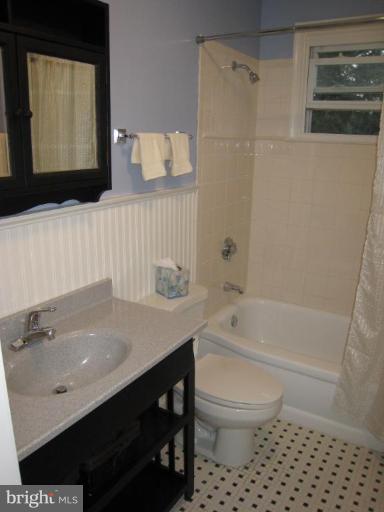 125 Ridgefield Road Lutherville-Timonium, MD 21093 - Photo 11 of 17 Bath #1