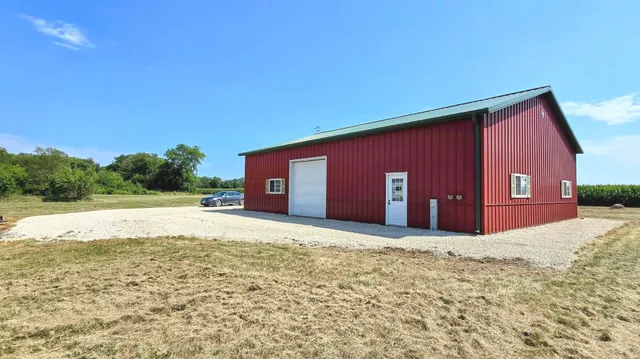 a view of a yard with a house