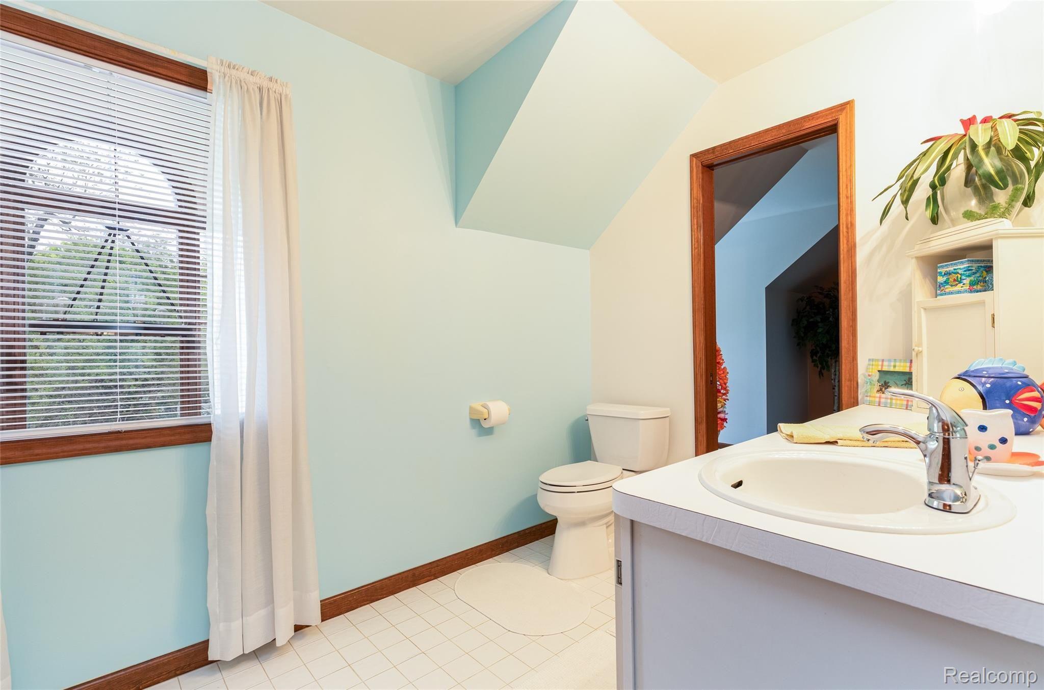 7751 Ridge Road Canton, MI 48187 - Photo 33 of 48 Upper Level Full Bath
