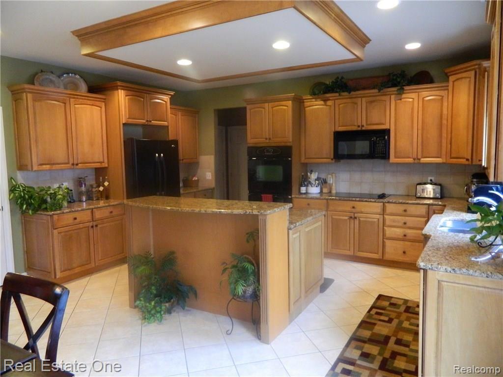 1053 Seville Road Rochester Hills, MI 48309 - Photo 27 of 66