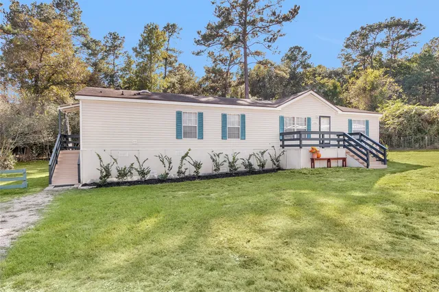 a view of a house with a backyard