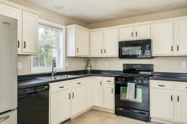 $440,000 | 59 D Cheney Lane, Danville, NH 03819