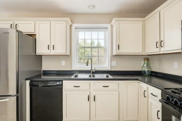 $440,000 | 59 D Cheney Lane, Danville, NH 03819