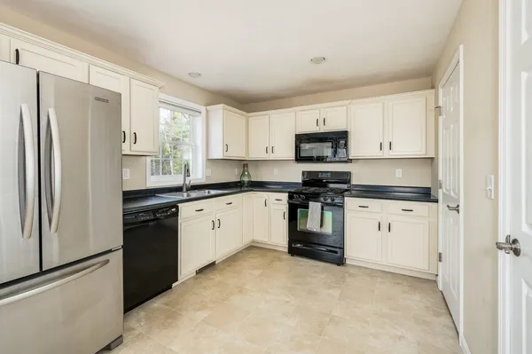 $440,000 | 59 D Cheney Lane, Danville, NH 03819