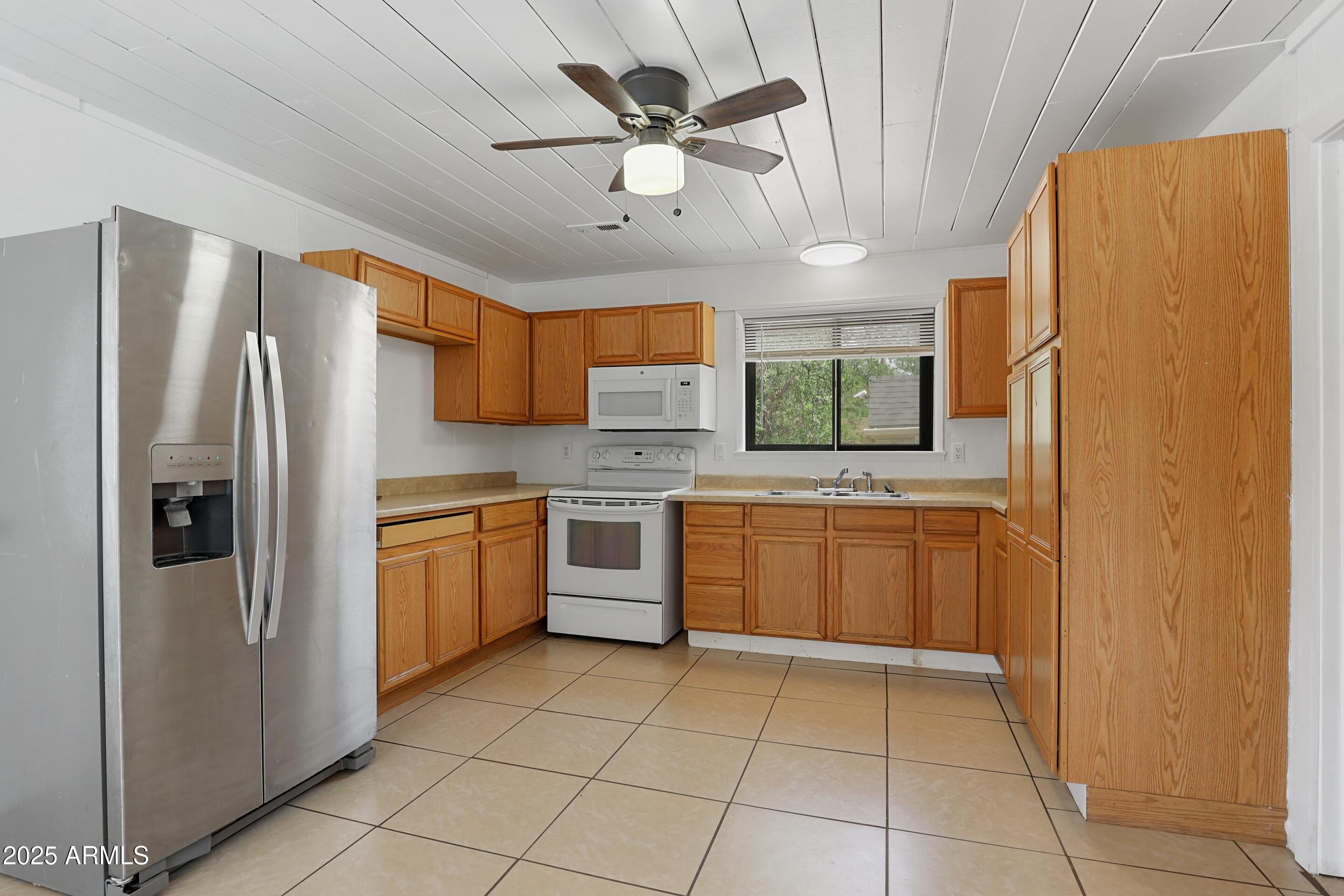 809 North Colcord Road Payson, AZ 85541 - Photo 12 of 34 a kitchen with a refrigerator sink and cabinets