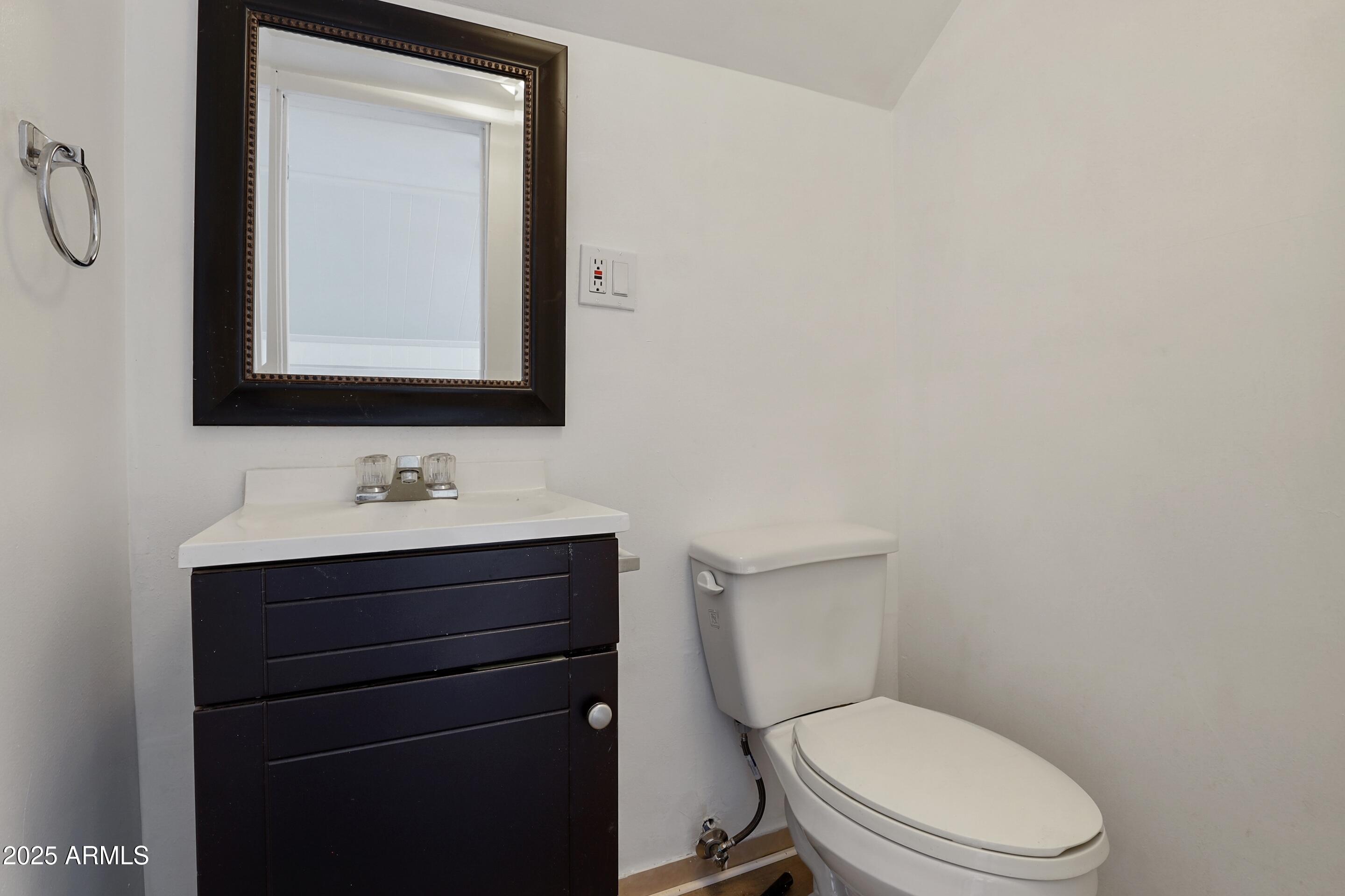 809 North Colcord Road Payson, AZ 85541 - Photo 24 of 34 a bathroom with a toilet sink vanity and mirror