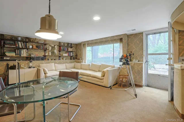 $895,000 | 129 Hillandale Drive, New Rochelle, NY 10804